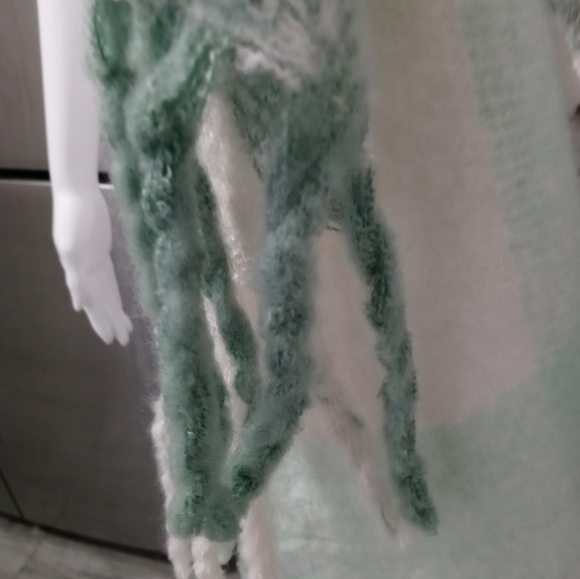 Steve Madden Sage white Buffalo plaid blanket Wrap with Fringe SMA-768 NEW - Picture 10 of 14